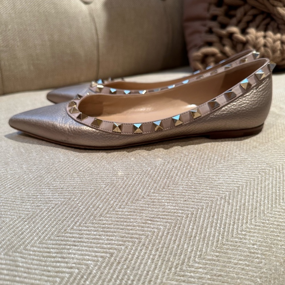 Valentino flats metallic and poudre trim